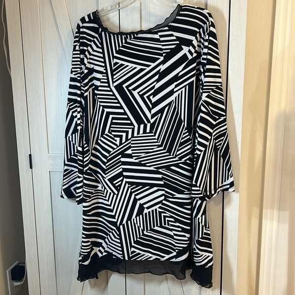 Cato Black and White Blouse with Sheer Trim Sz 26/28W - Picture 3 of 9